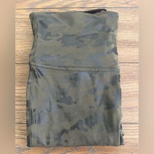 SPANX Black and Olive Workout Style Pants Size L‎ Gently Worn